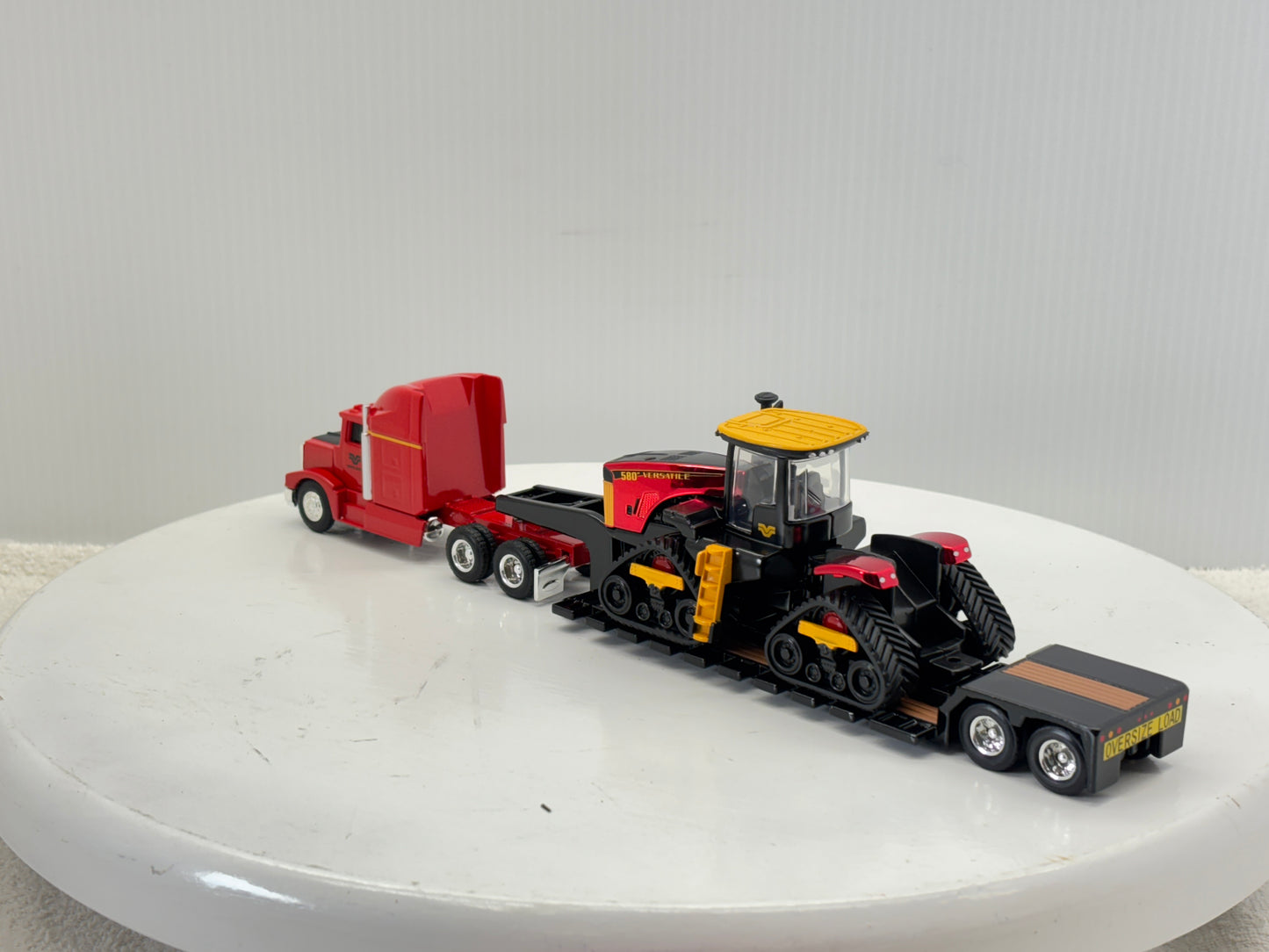 1/64 Versatile 580 DeltaTrak Chase