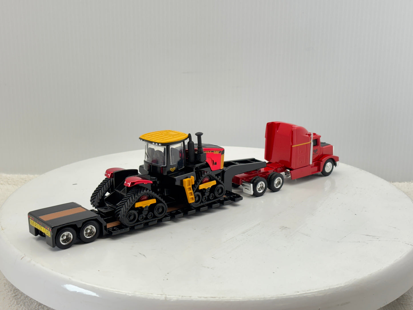 1/64 Versatile 580 DeltaTrak Chase