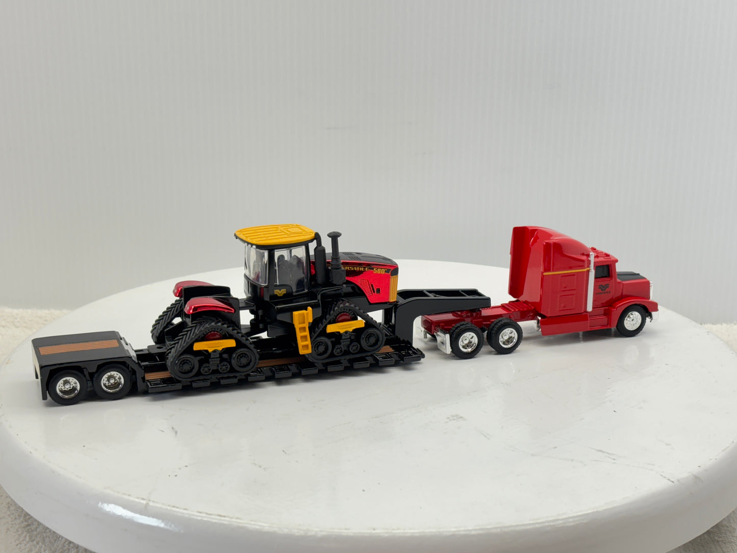 1/64 Versatile 580 DeltaTrak Chase