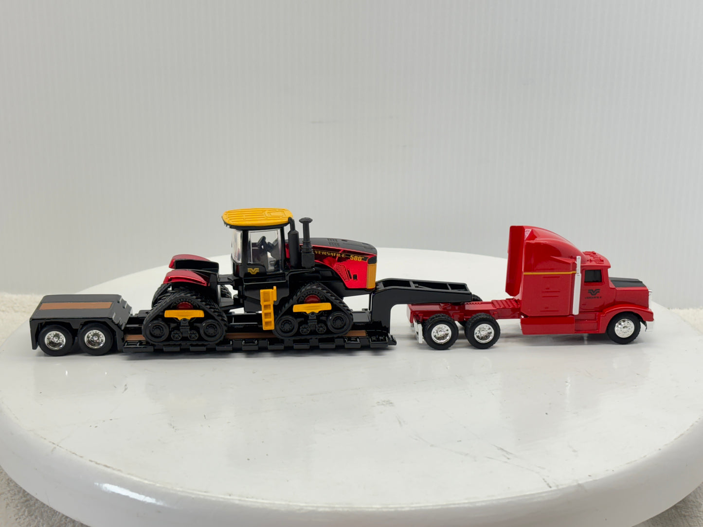 1/64 Versatile 580 DeltaTrak Chase