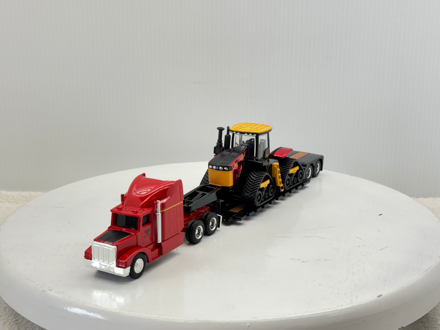 1/64 Versatile 580 DeltaTrak Chase