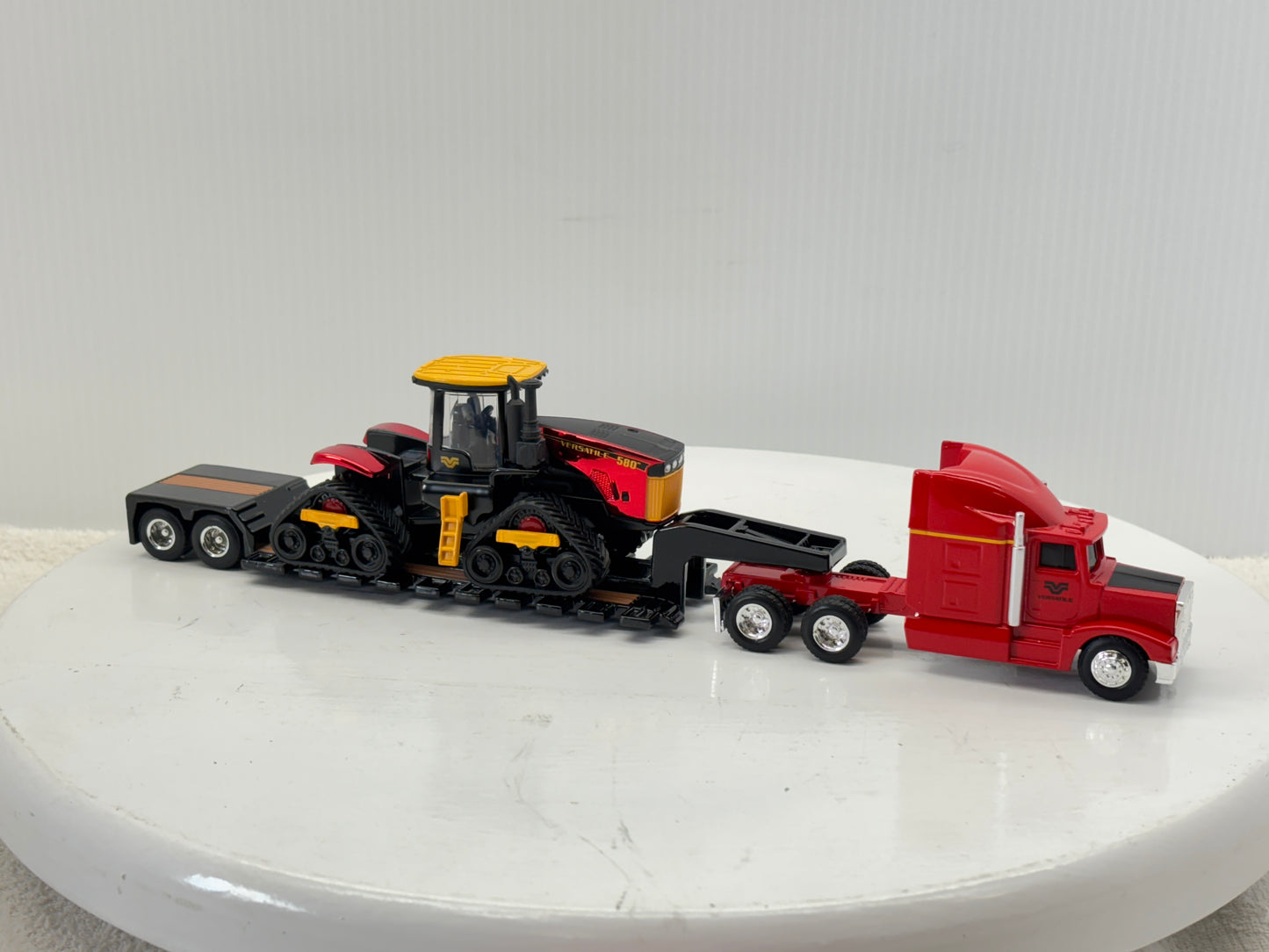 1/64 Versatile 580 DeltaTrak Chase