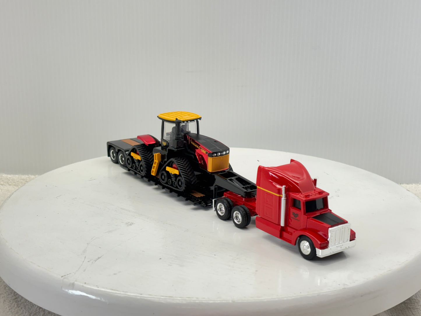 1/64 Versatile 580 DeltaTrak Chase