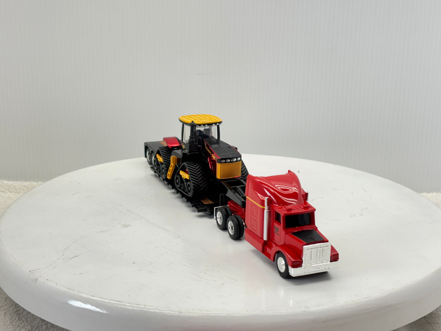 1/64 Versatile 580 DeltaTrak Chase