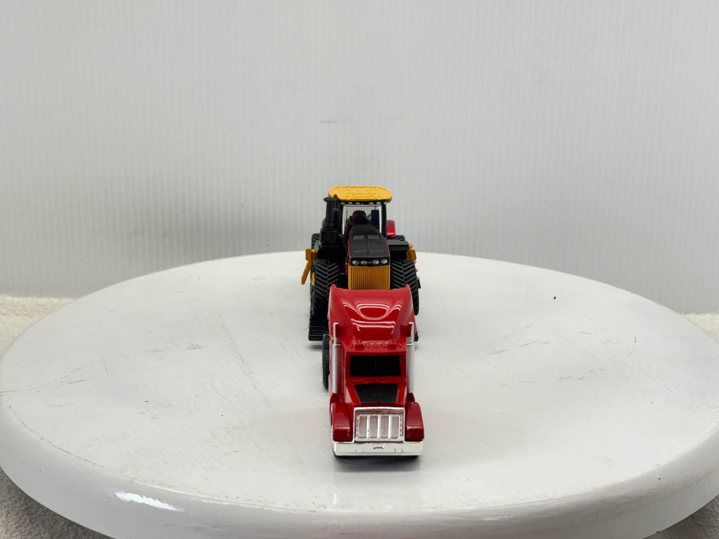 1/64 Versatile 580 DeltaTrak Chase