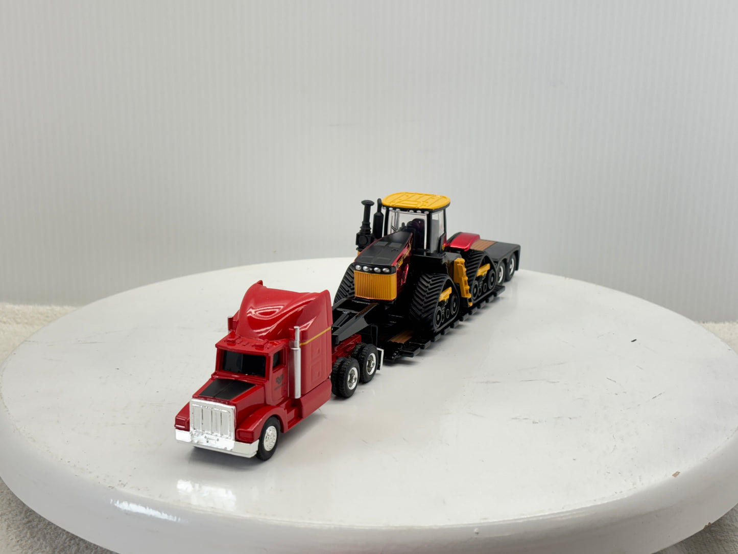 1/64 Versatile 580 DeltaTrak Chase