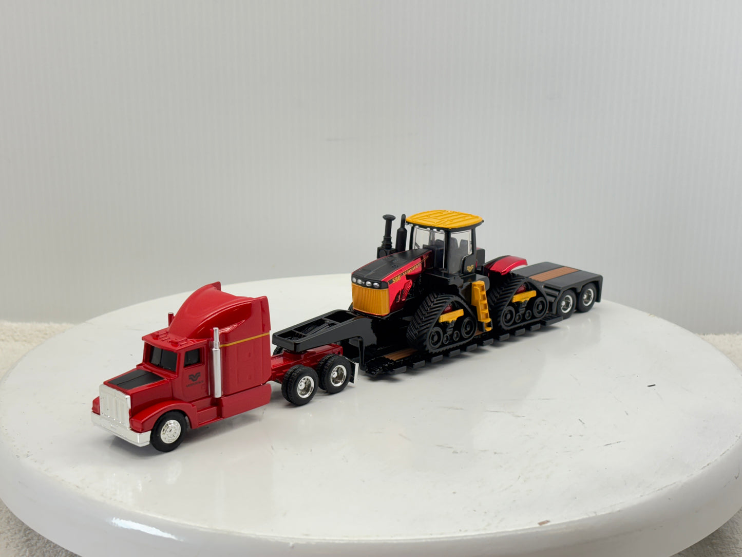1/64 Versatile 580 DeltaTrak Chase