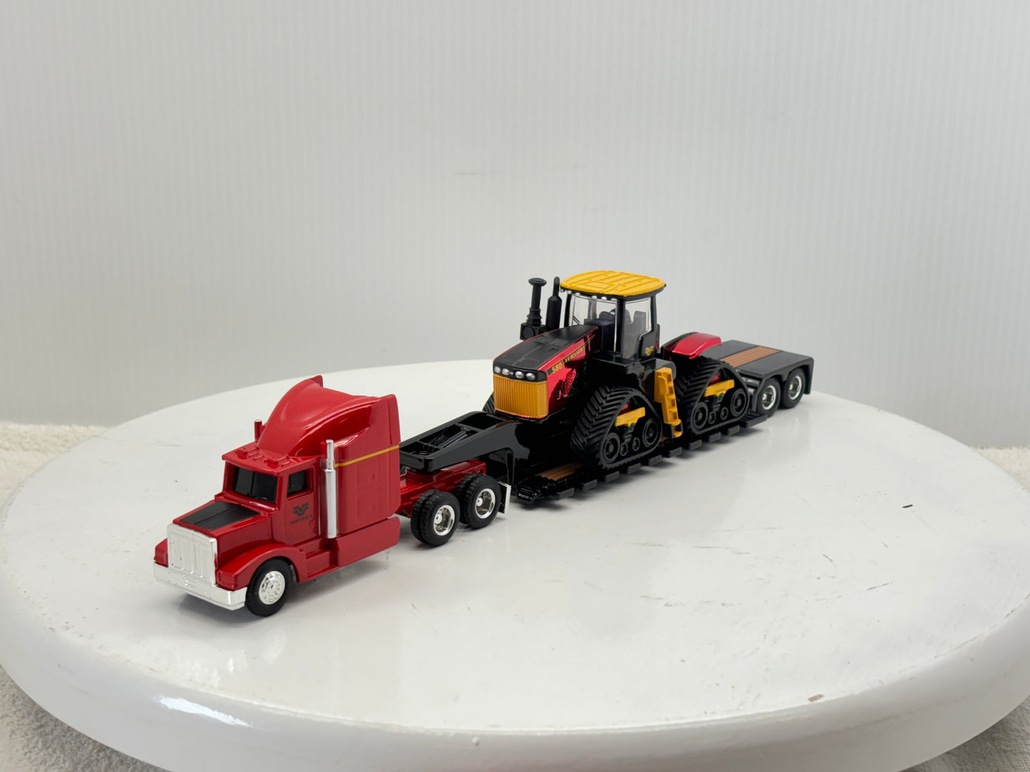 1/64 Versatile 580 DeltaTrak Chase
