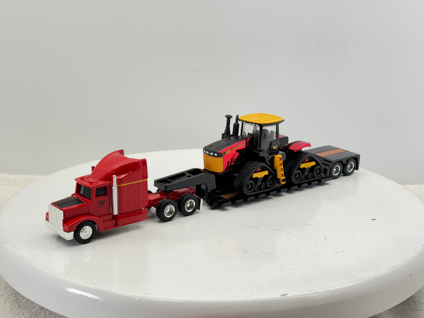 1/64 Versatile 580 DeltaTrak Chase