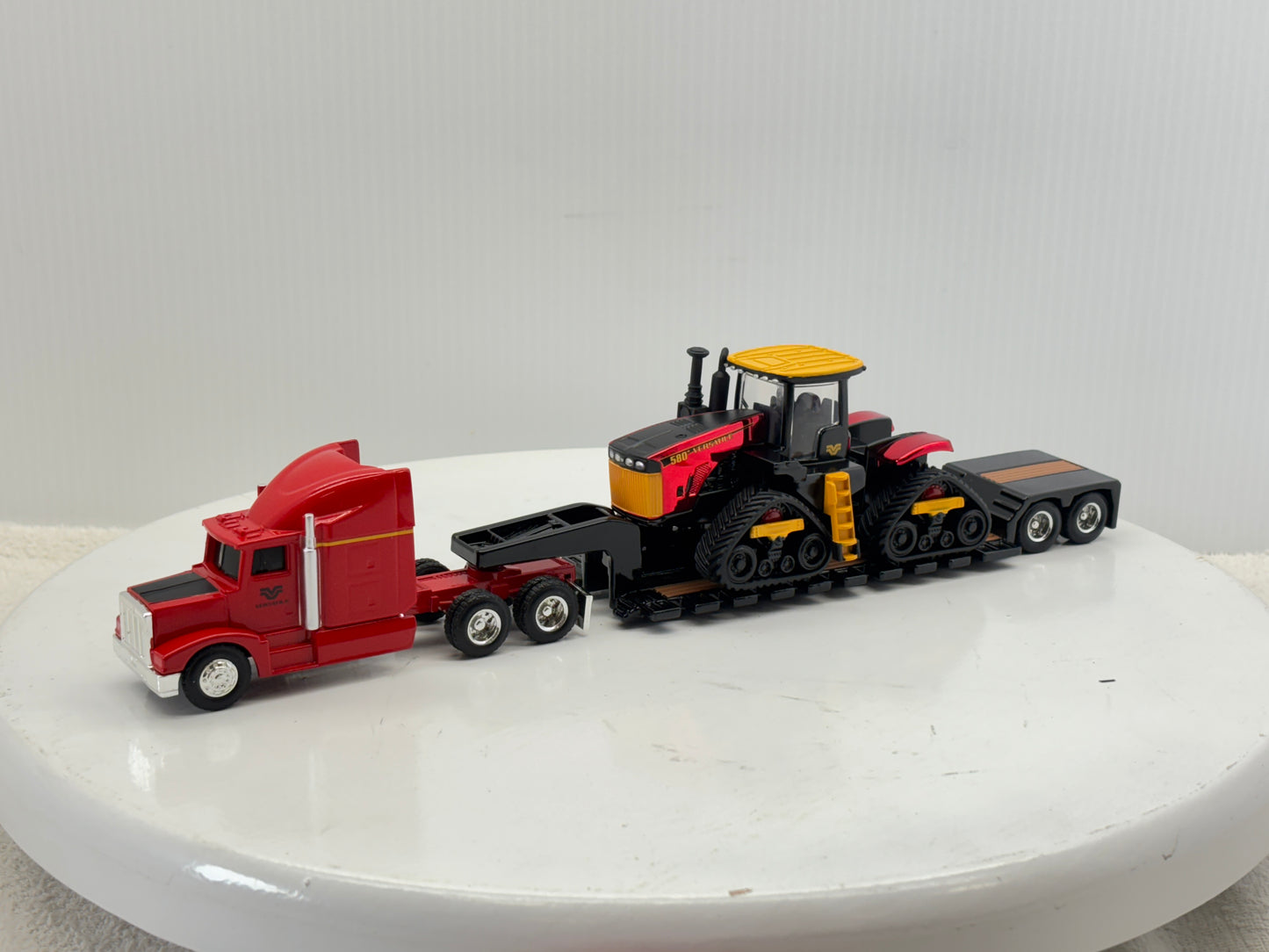 1/64 Versatile 580 DeltaTrak Chase
