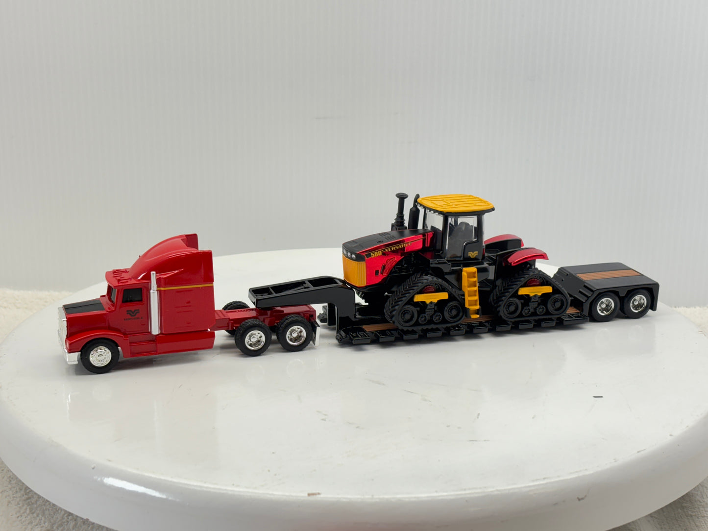 1/64 Versatile 580 DeltaTrak Chase
