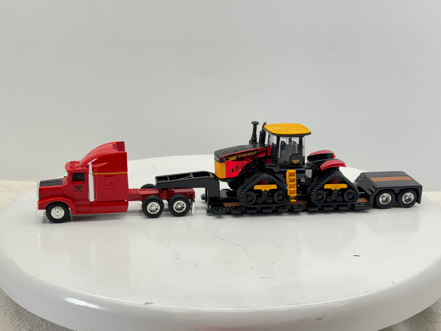 1/64 Versatile 580 DeltaTrak Chase