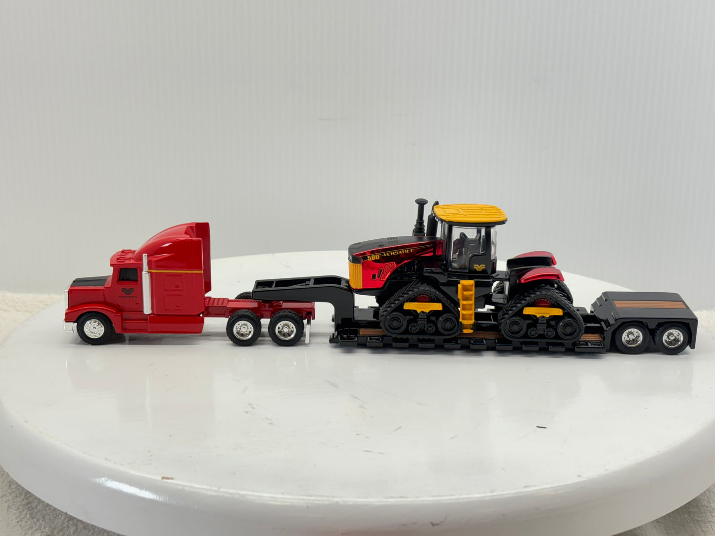1/64 Versatile 580 DeltaTrak Chase