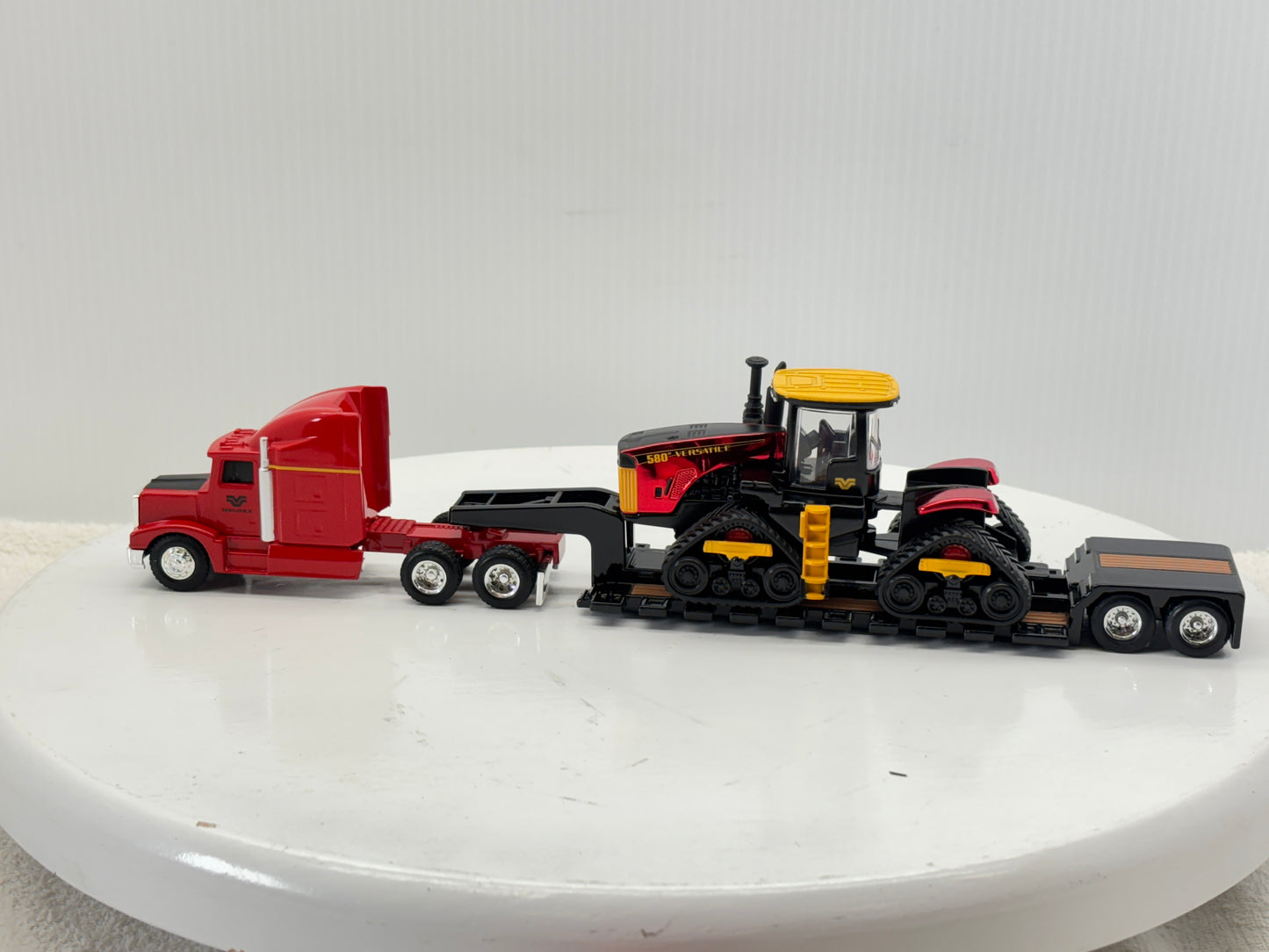 1/64 Versatile 580 DeltaTrak Chase
