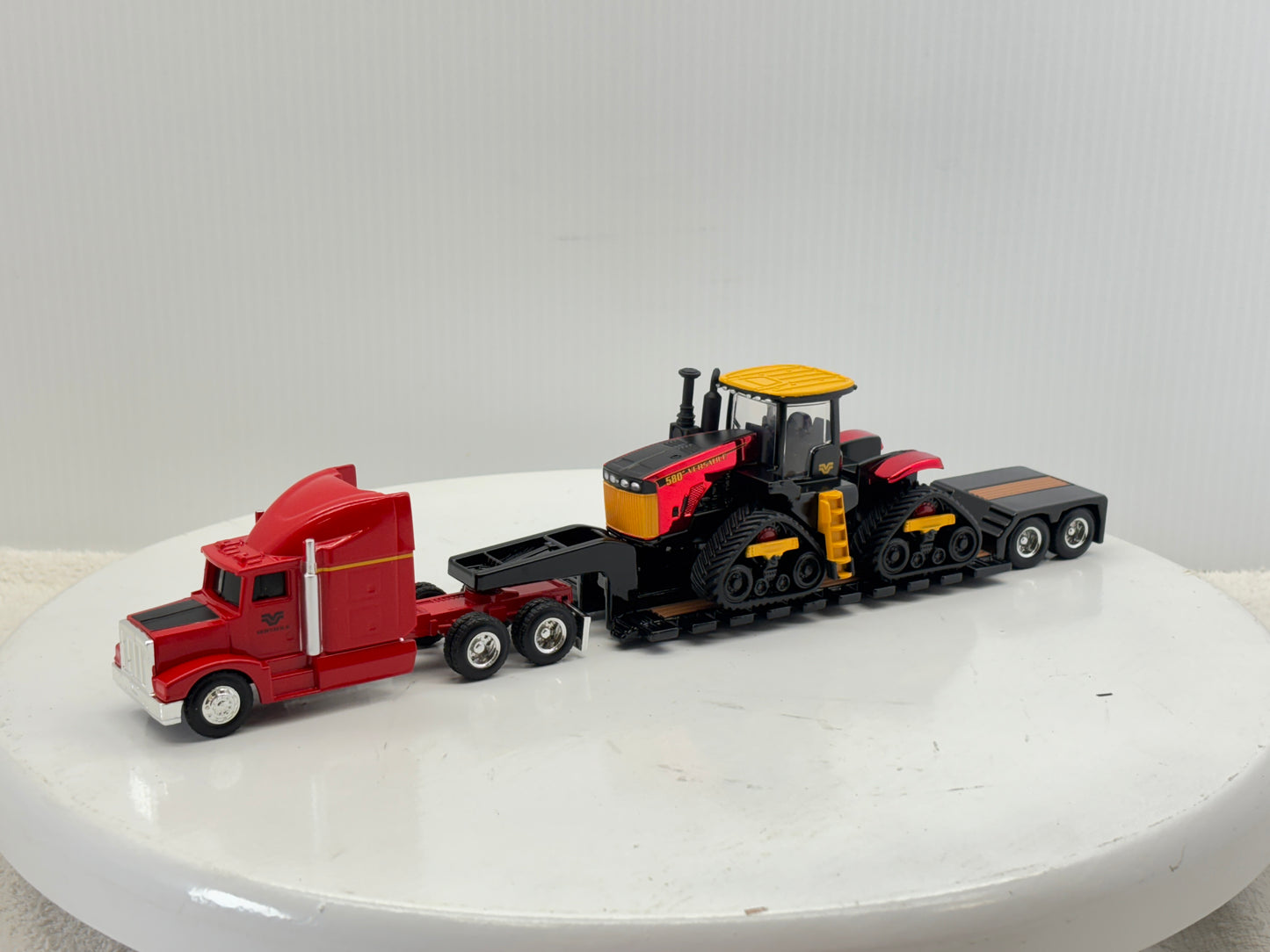 1/64 Versatile 580 DeltaTrak Chase