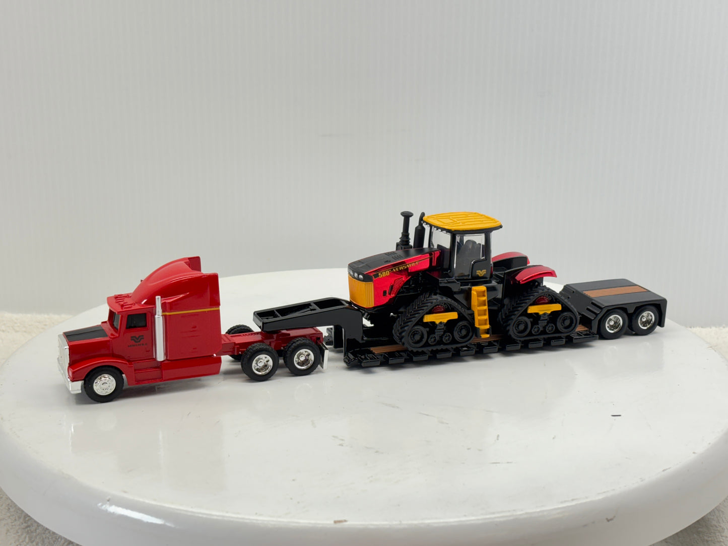1/64 Versatile 580 DeltaTrak Chase