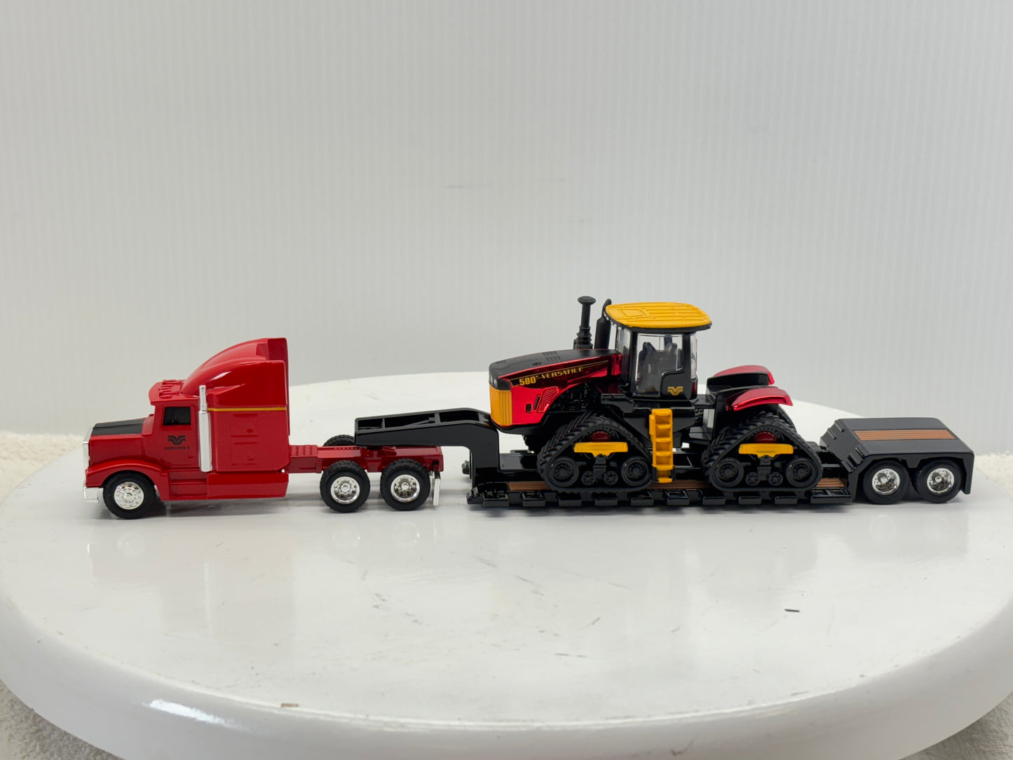 1/64 Versatile 580 DeltaTrak Chase