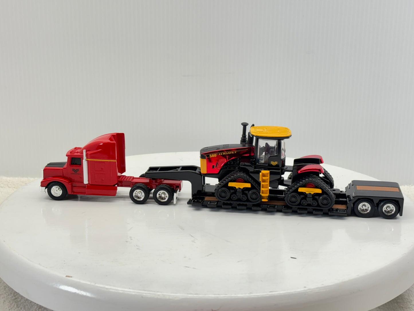 1/64 Versatile 580 DeltaTrak Chase