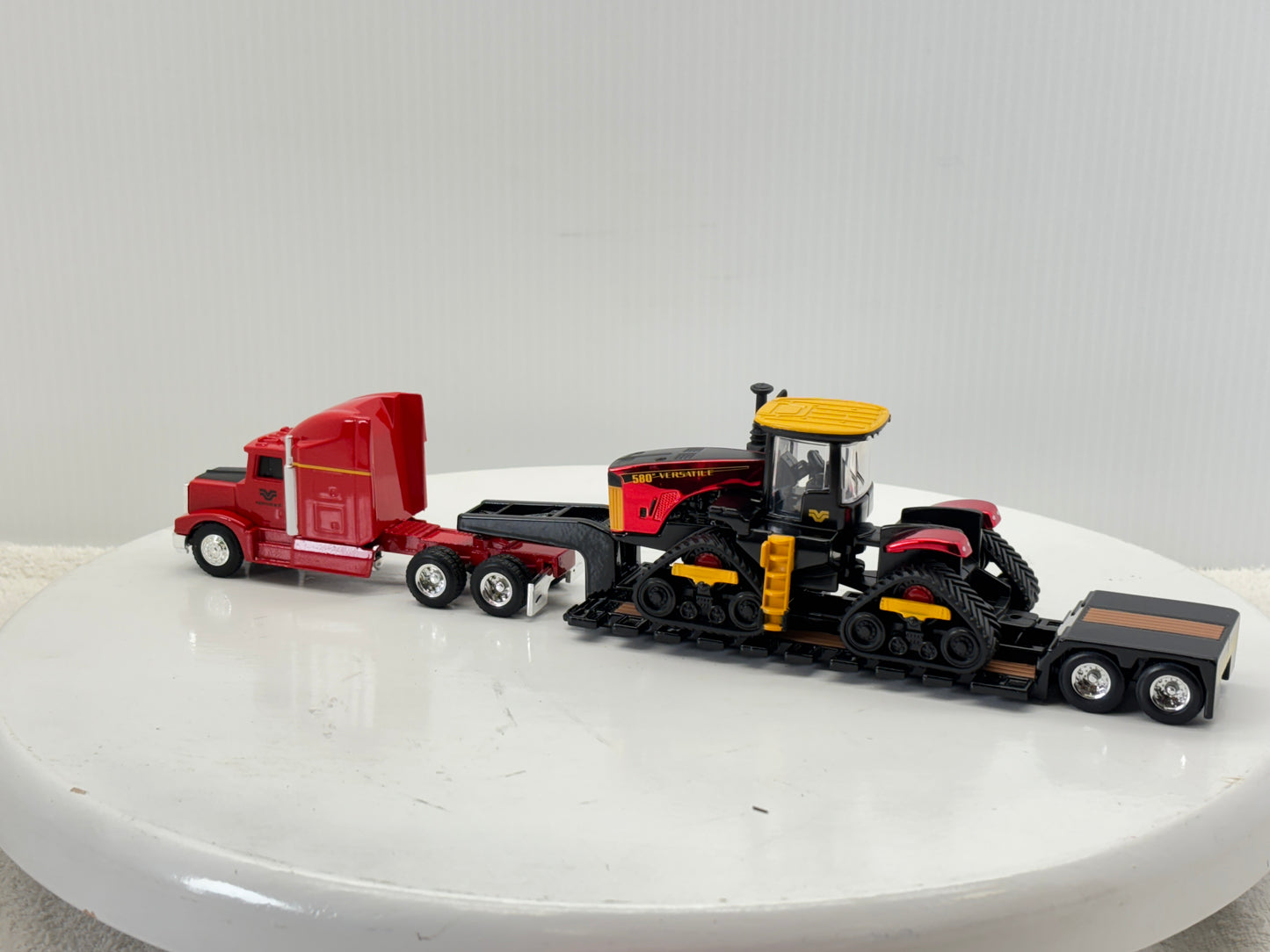 1/64 Versatile 580 DeltaTrak Chase