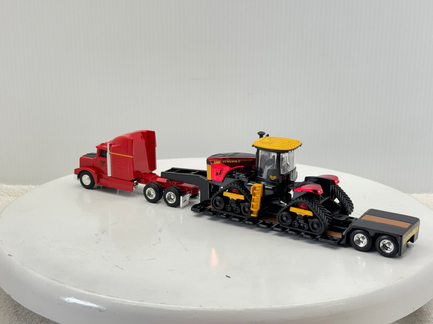 1/64 Versatile 580 DeltaTrak Chase