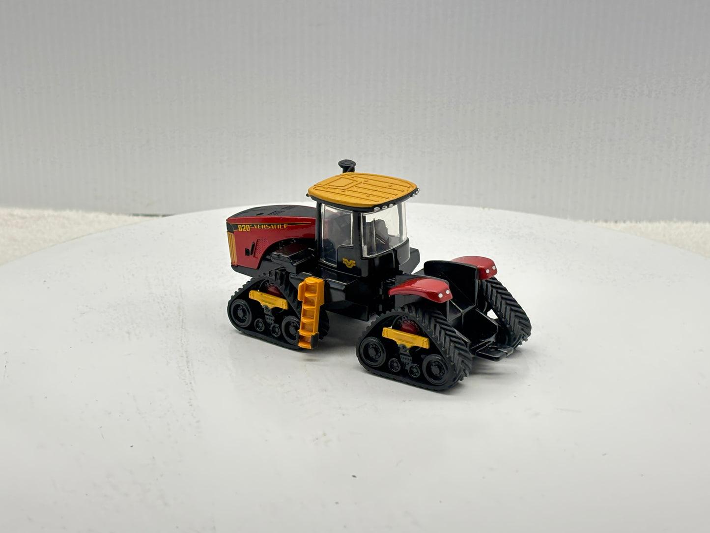 1/64 Versatile 620 DeltaTrak