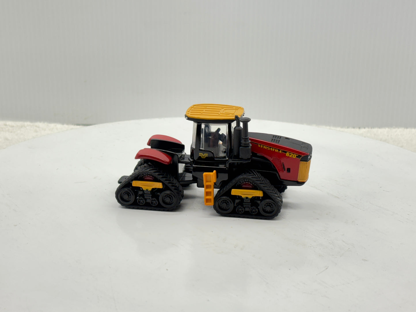1/64 Versatile 620 DeltaTrak