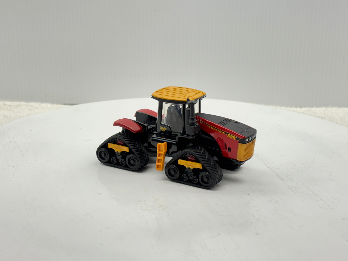 1/64 Versatile 620 DeltaTrak