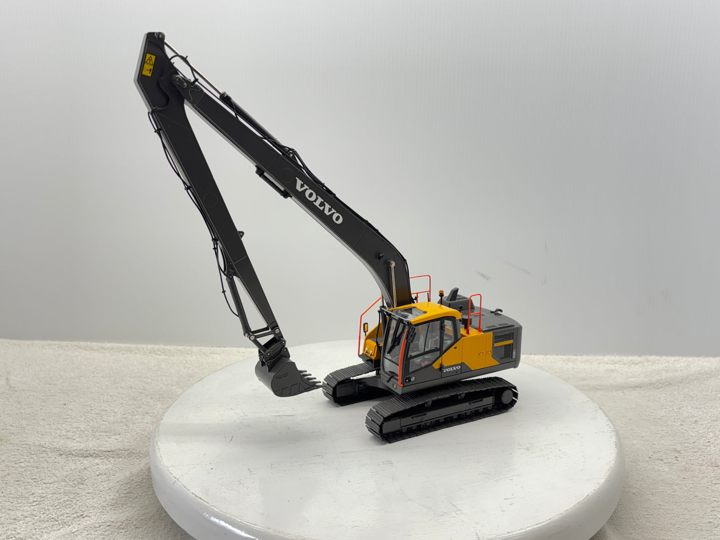 1/32 Volvo EC220ELR