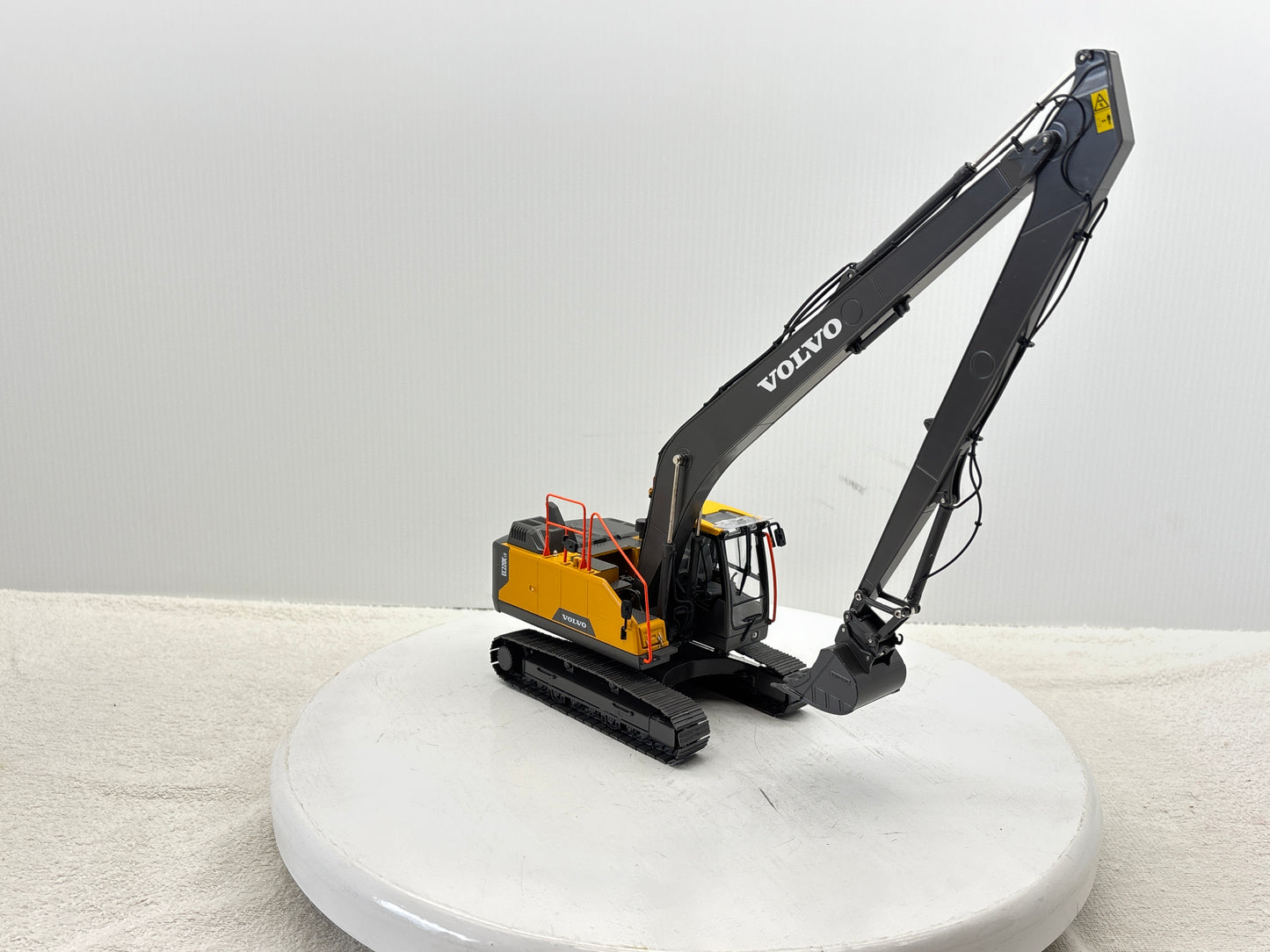 1/32 Volvo EC220ELR
