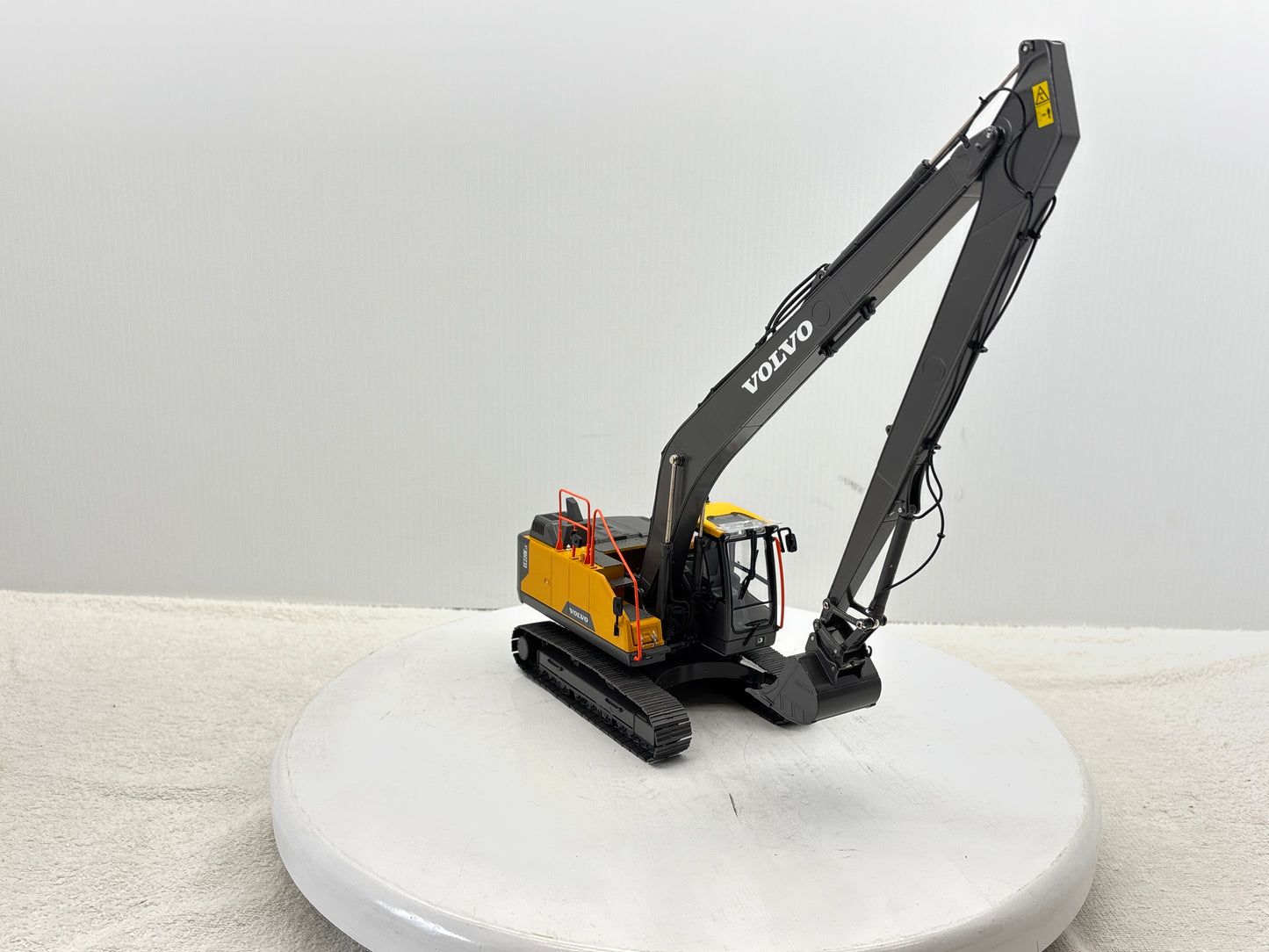 1/32 Volvo EC220ELR