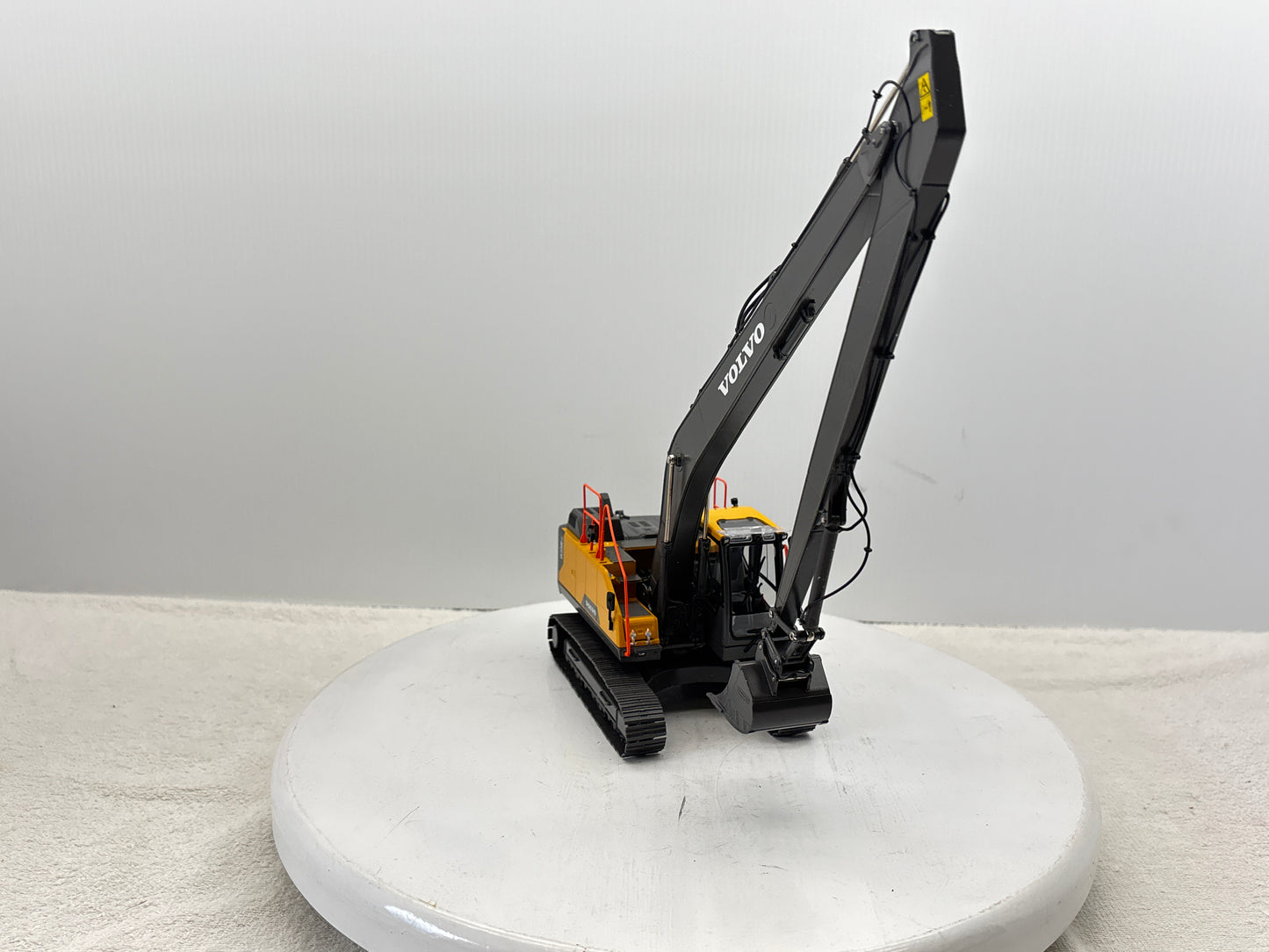 1/32 Volvo EC220ELR