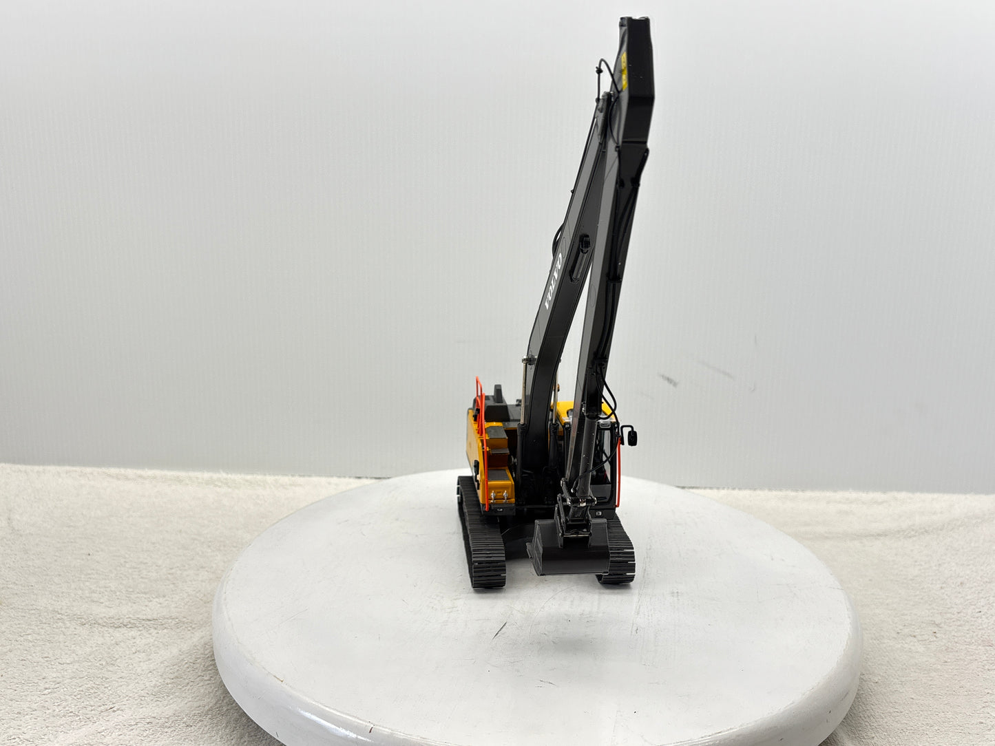 1/32 Volvo EC220ELR