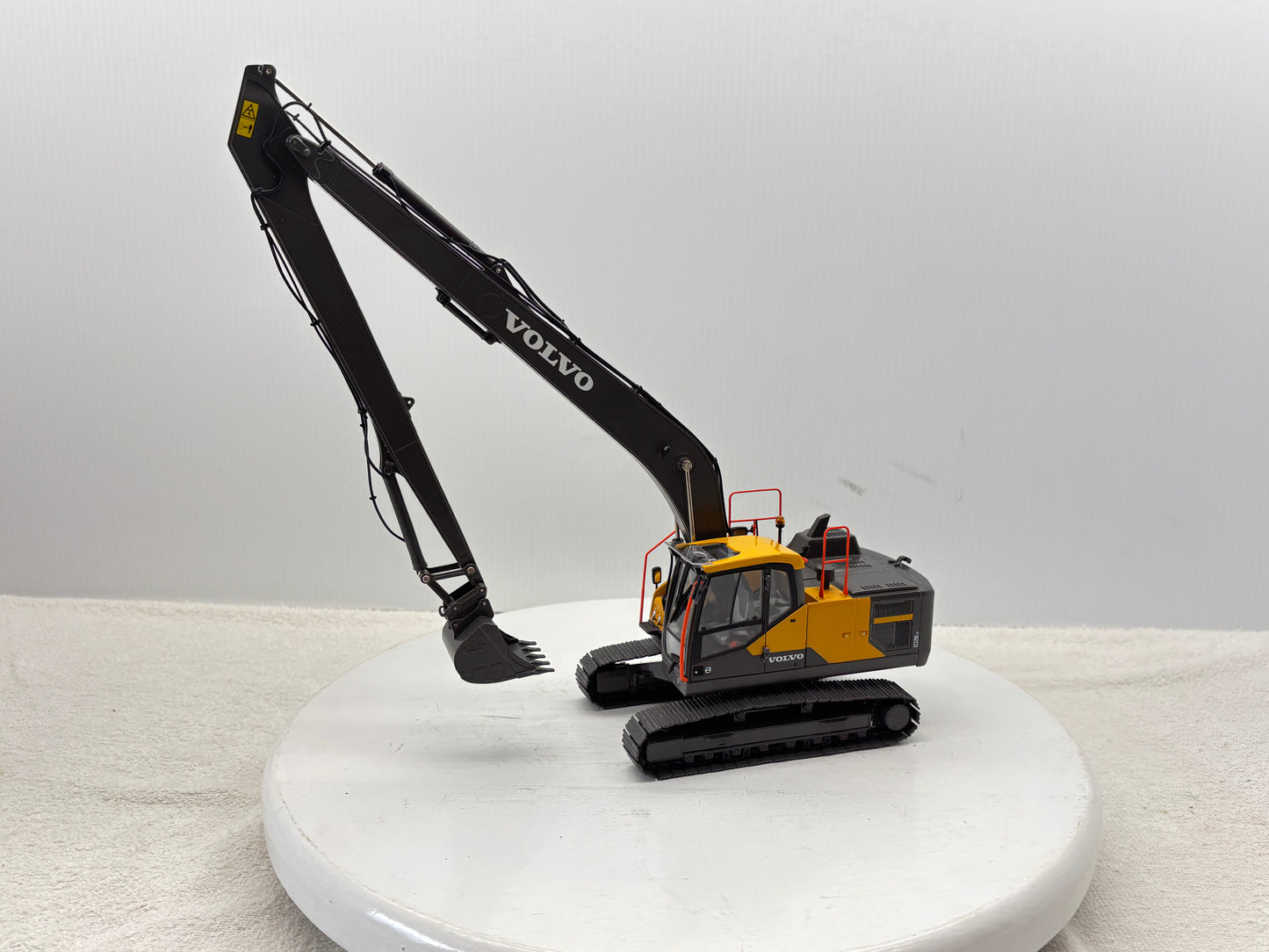 1/32 Volvo EC220ELR