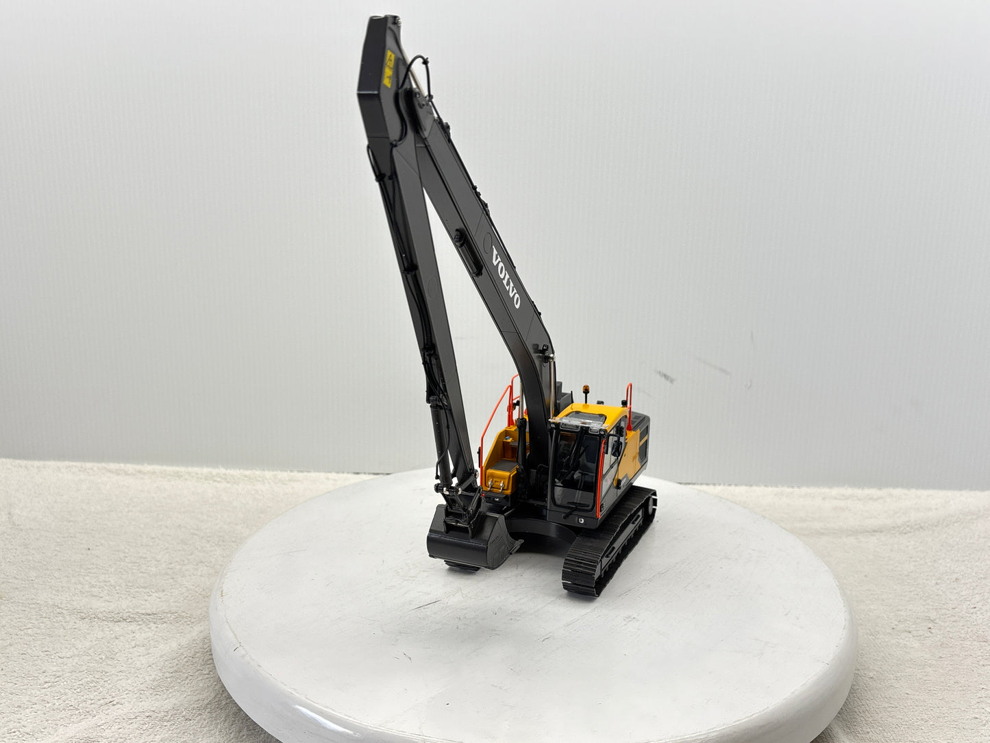 1/32 Volvo EC220ELR