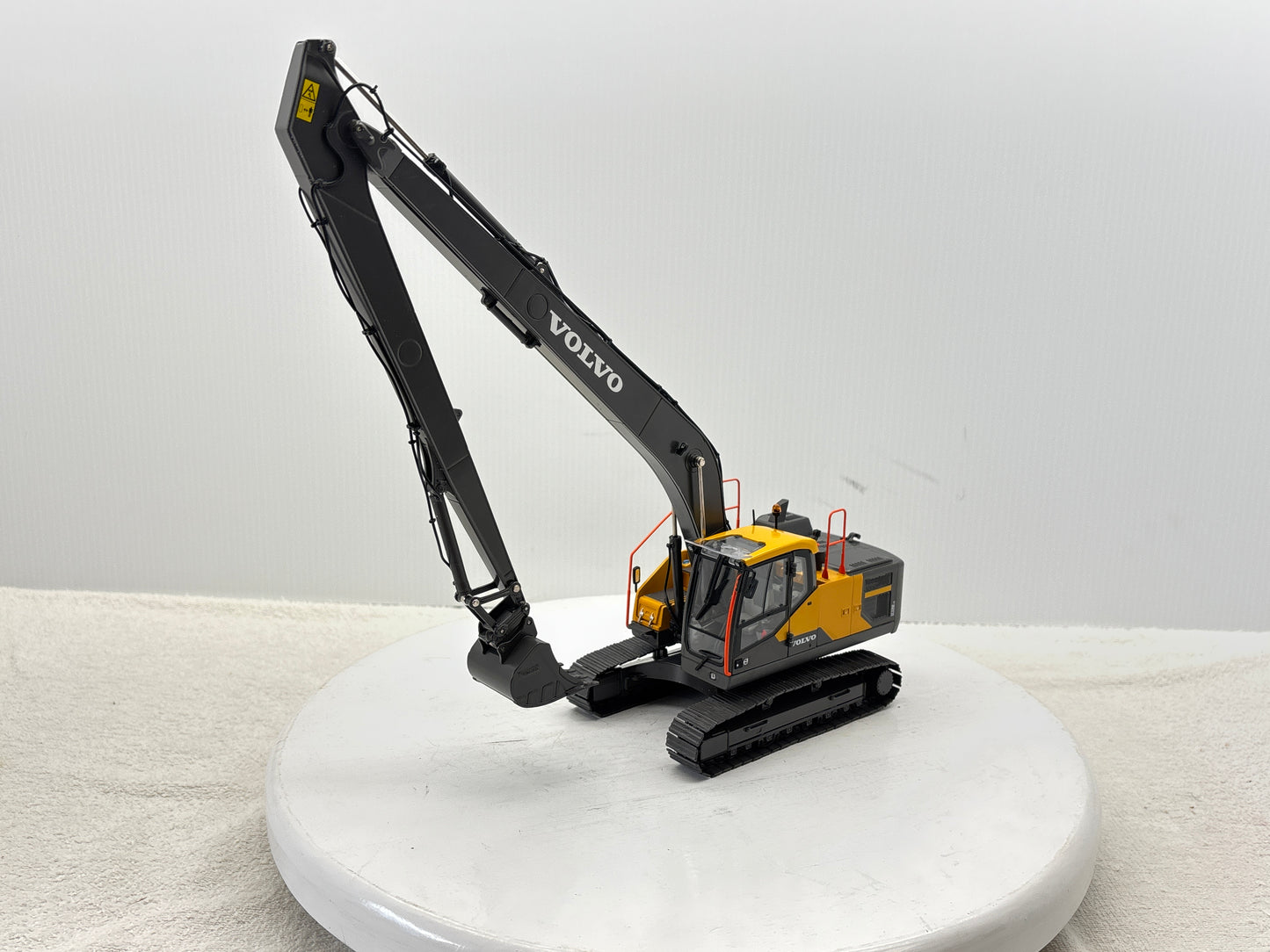 1/32 Volvo EC220ELR
