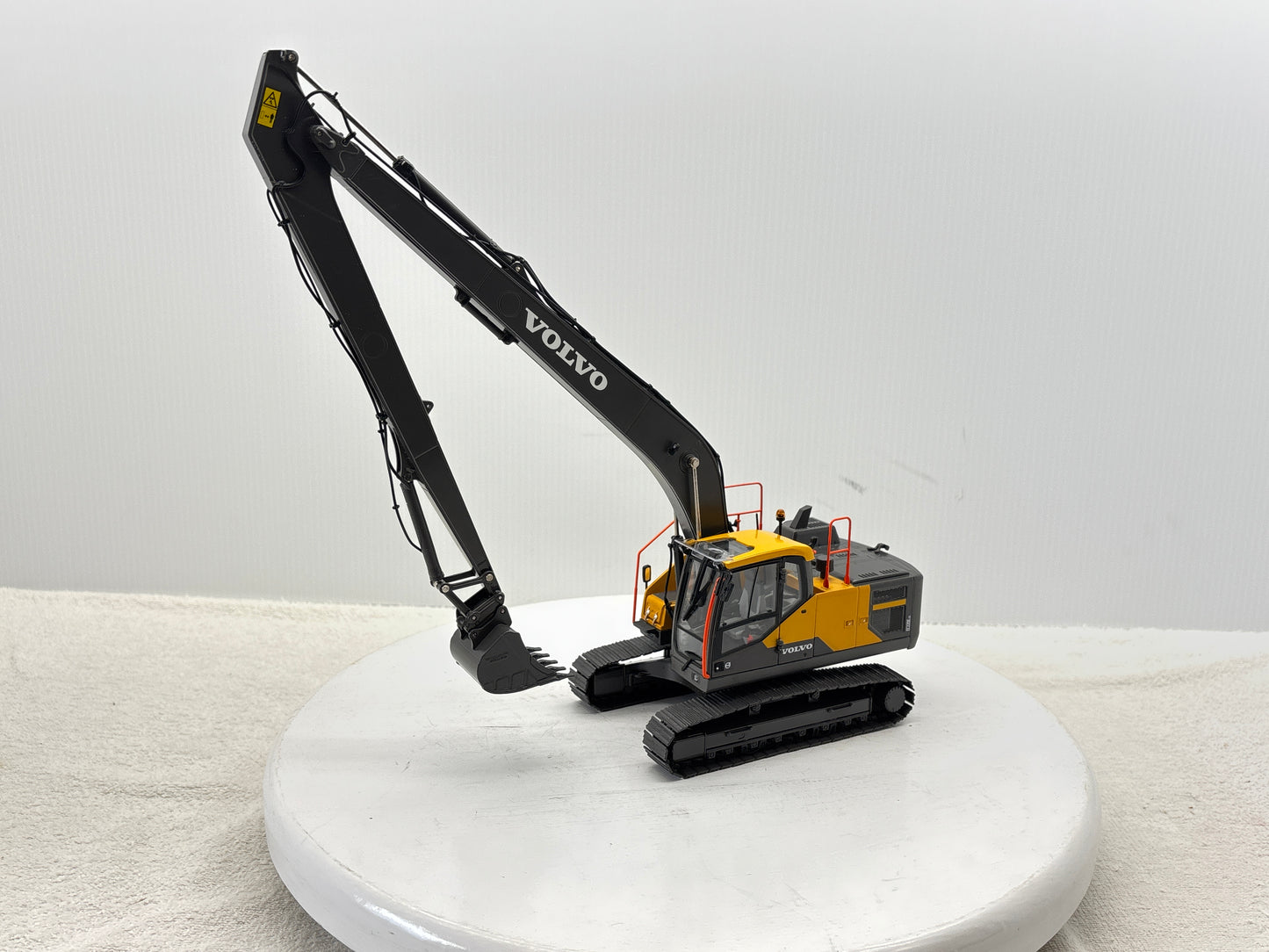 1/32 Volvo EC220ELR