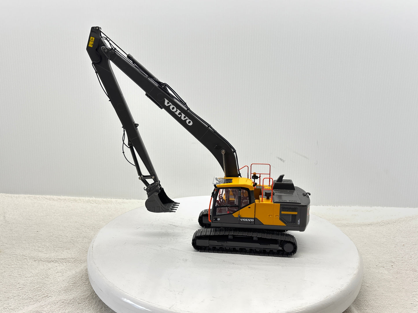 1/32 Volvo EC220ELR