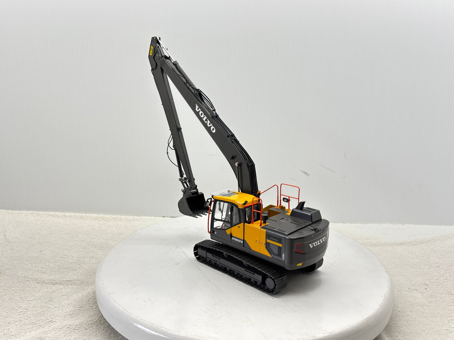 1/32 Volvo EC220ELR