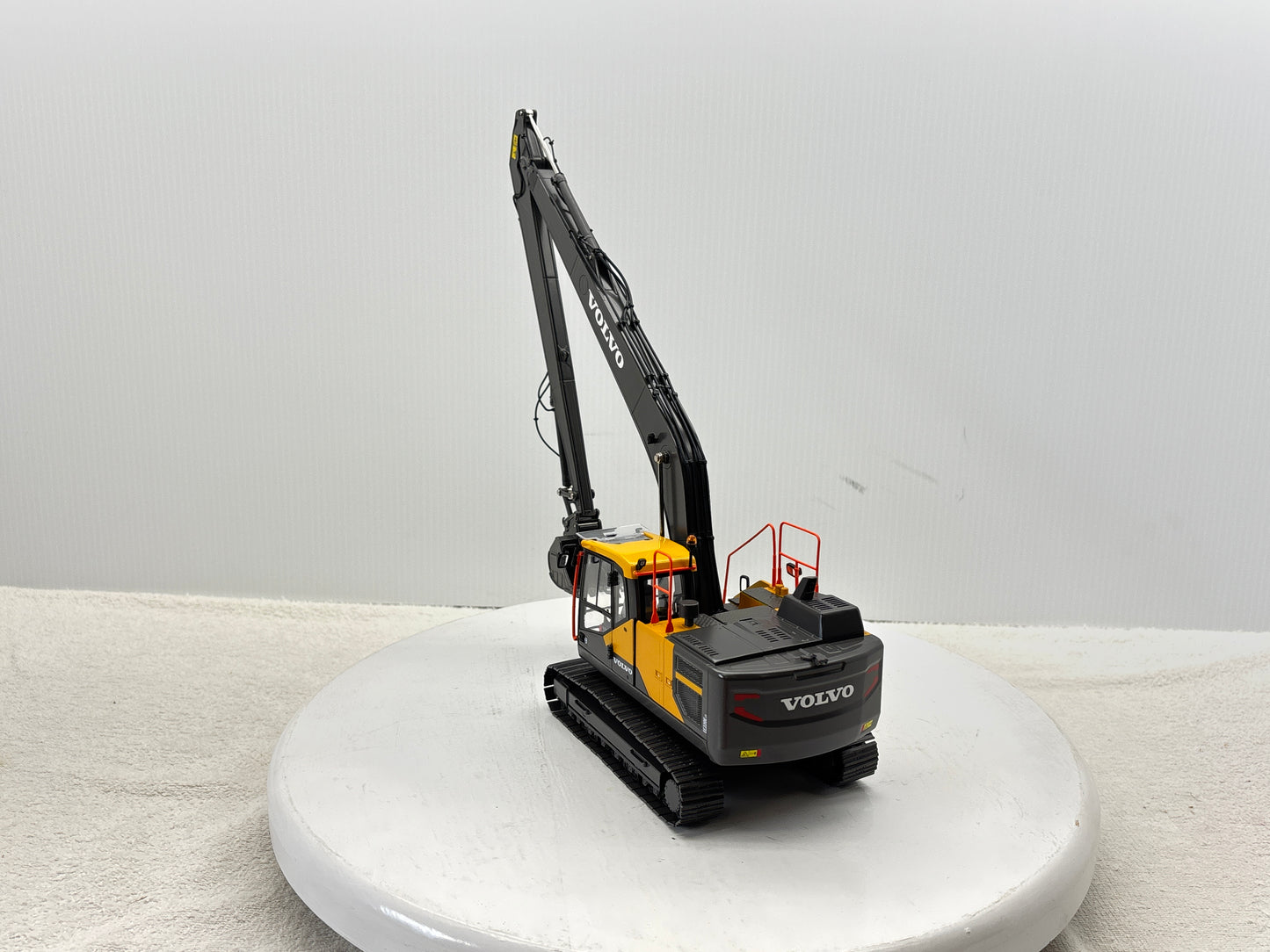 1/32 Volvo EC220ELR