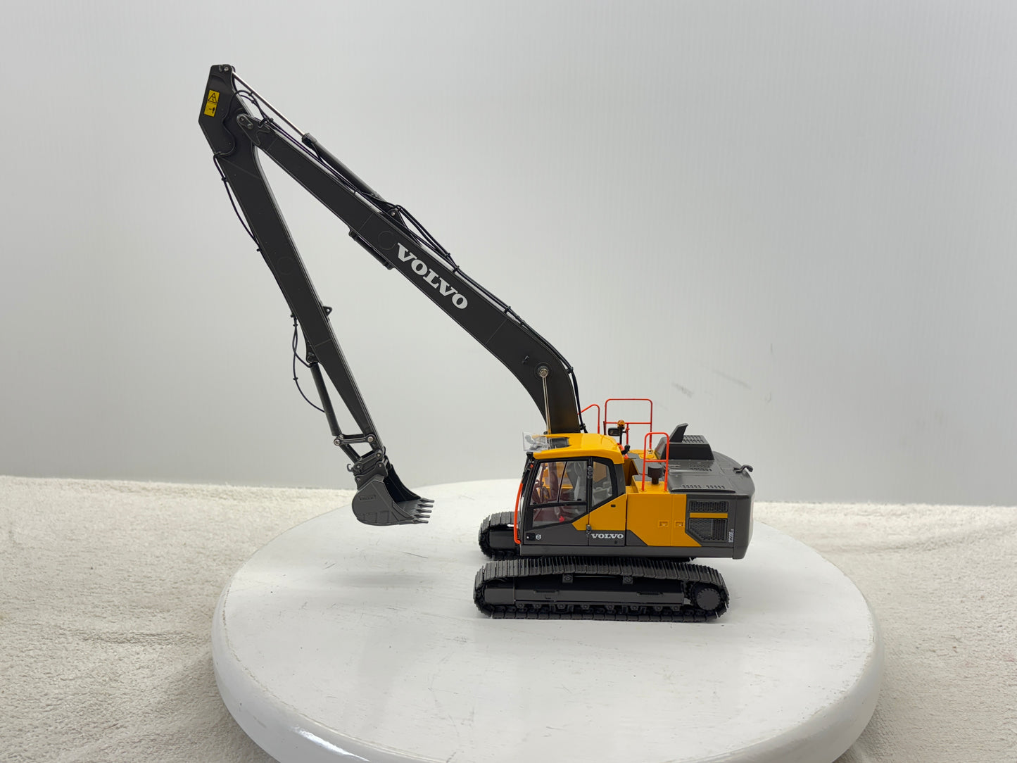 1/32 Volvo EC220ELR