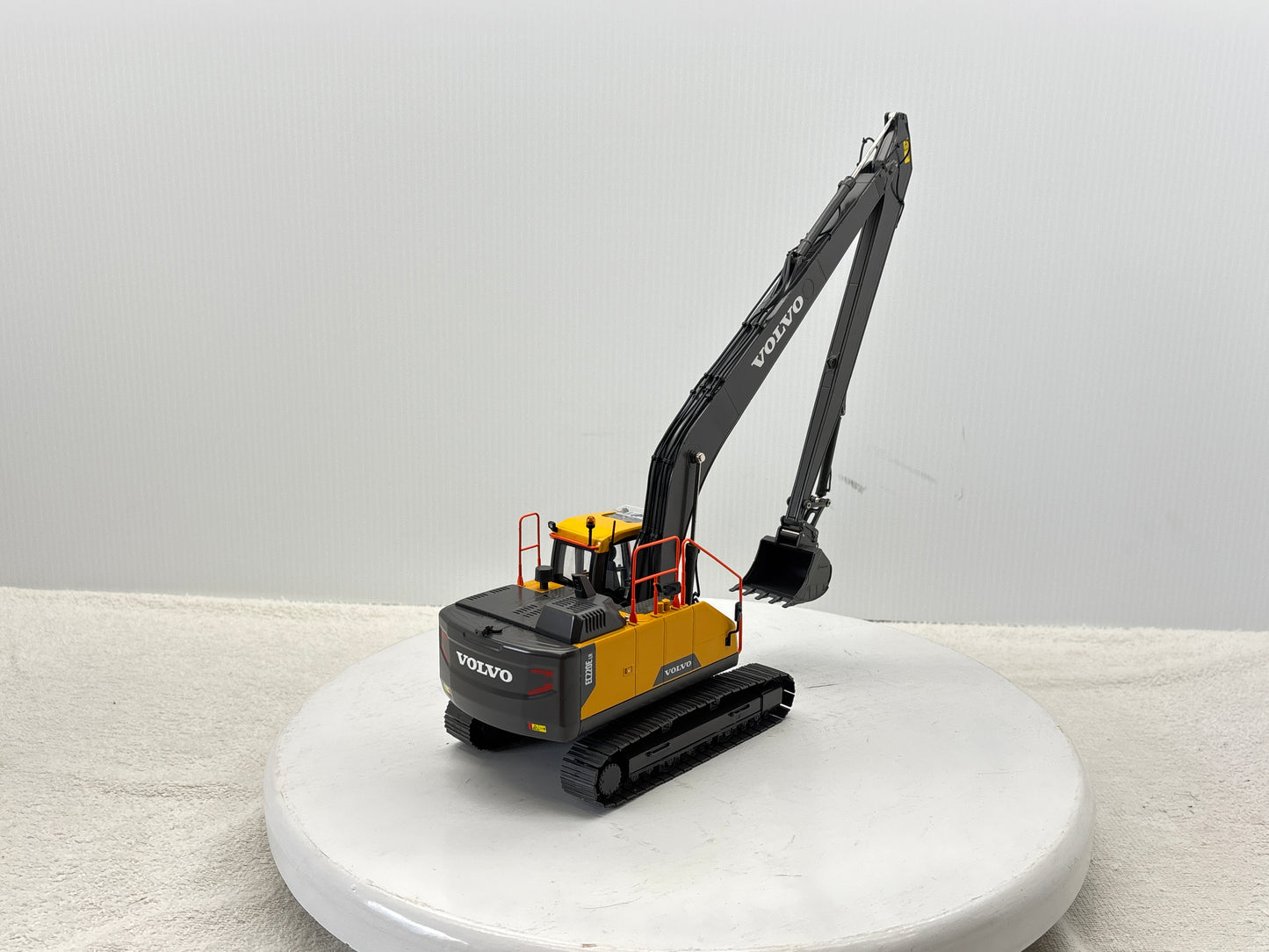 1/32 Volvo EC220ELR