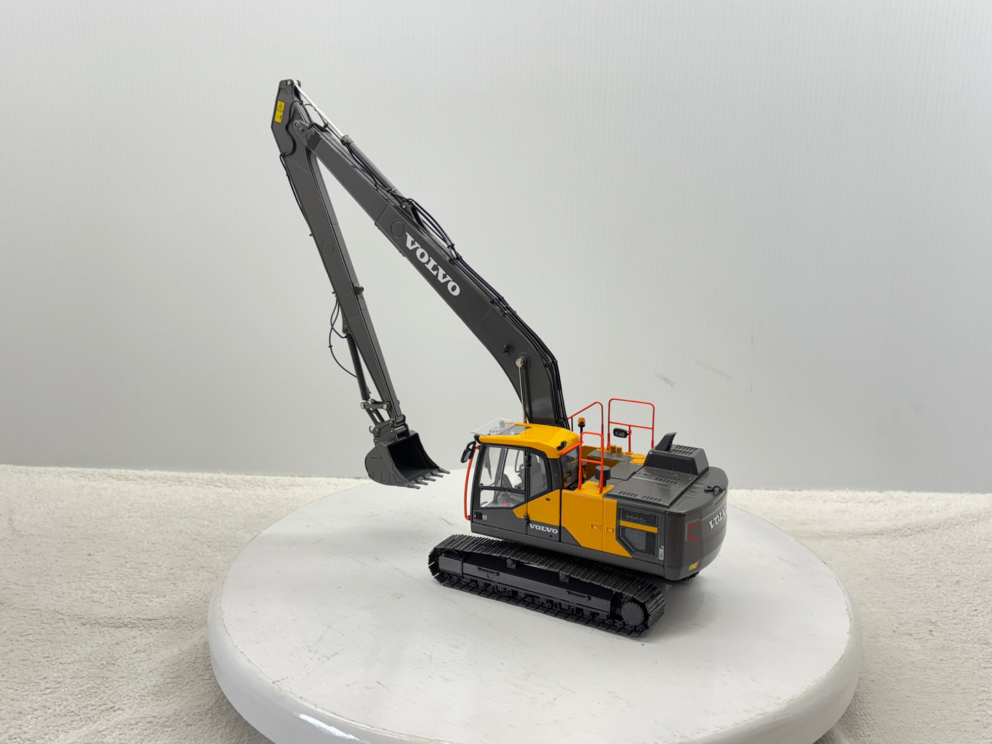 1/32 Volvo EC220ELR