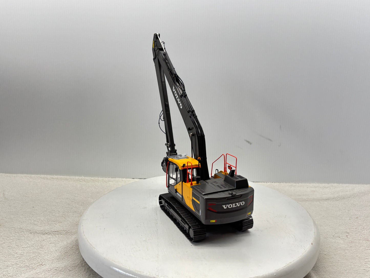 1/32 Volvo EC220ELR