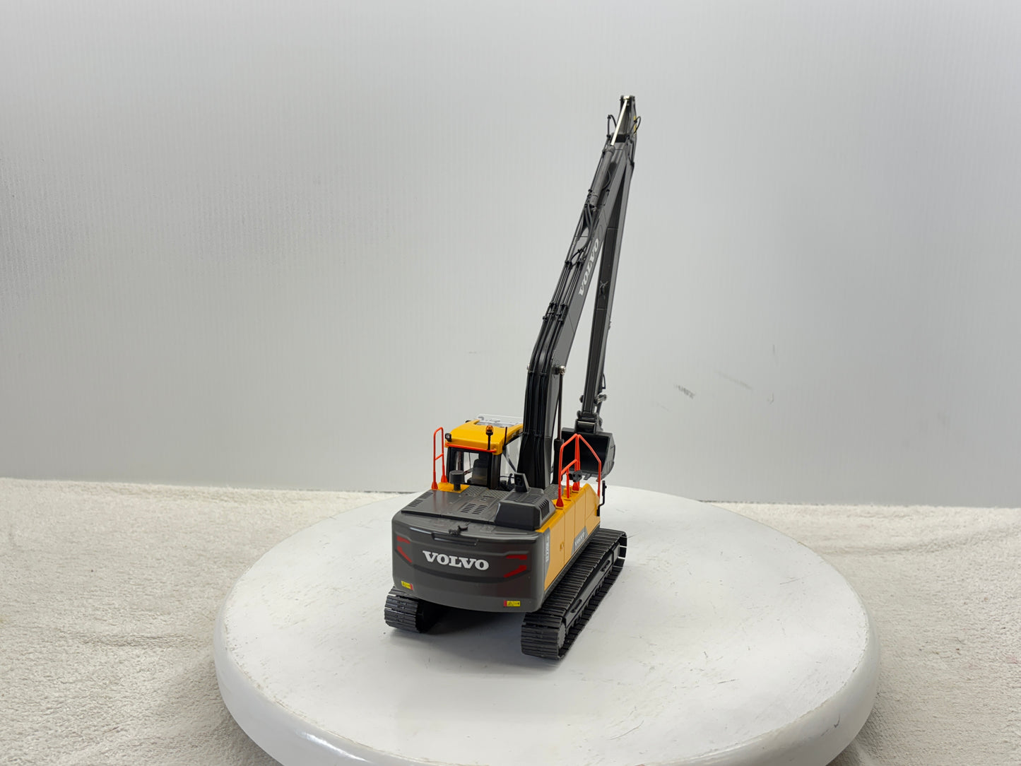 1/32 Volvo EC220ELR
