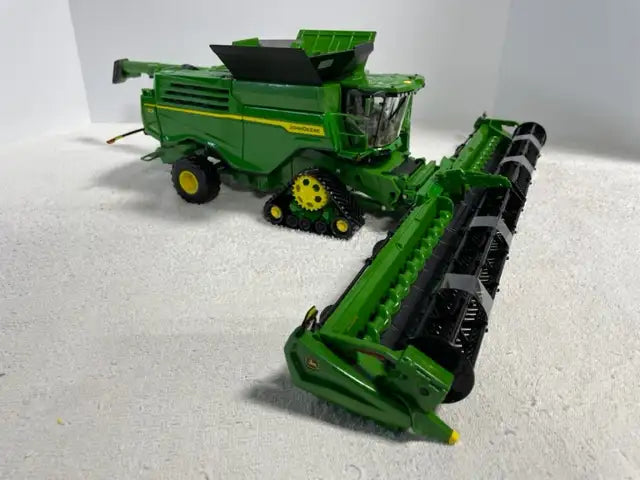 *JUST IN* 1/32 JOHN DEERE X9 1000 (Tracks) Farm Toy Combine