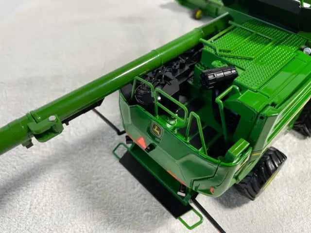 *JUST IN* 1/32 JOHN DEERE X9 1000 (Tracks) Farm Toy Combine