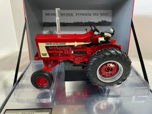 *SHARP* 1/16 INTERNATIONAL FARMALL 100TH Ann. Farm Toy Set