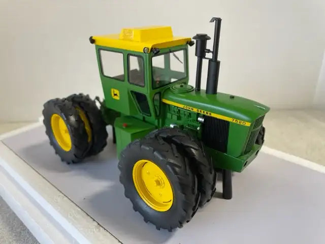 *WOW* 1/32 JOHN DEERE 7520 High Detail by SHUCO Farm Toy Tractor