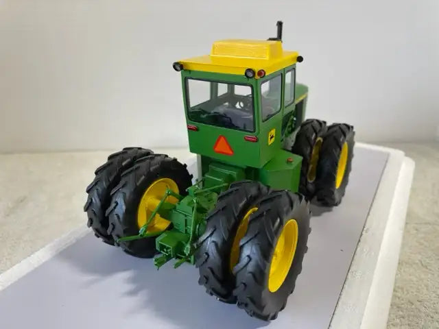 *WOW* 1/32 JOHN DEERE 7520 High Detail by SHUCO Farm Toy Tractor