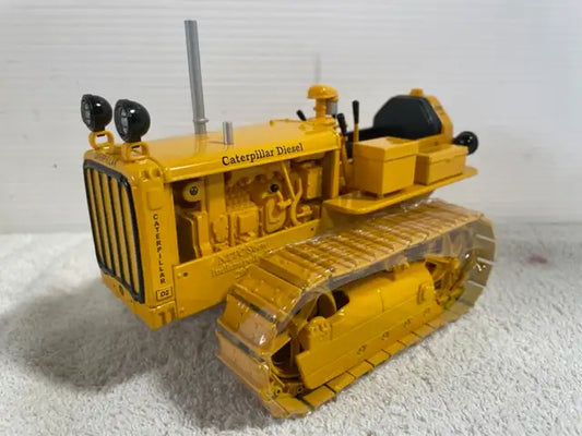 1/16 CATERPILLAR D2 Crawler Construction Toy